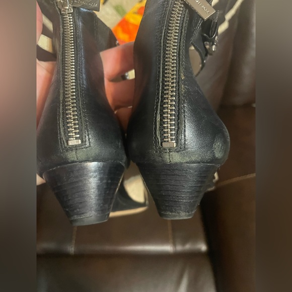 Micheal Kors black leather sandals - Picture 5 of 6